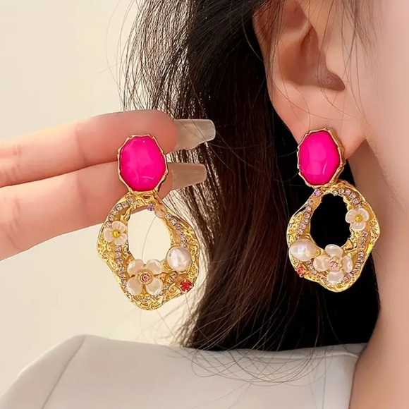 - 💖Pink &GoldTone Resin Post Back Statement Drop Dangle Earrings - Picture 4 of 16